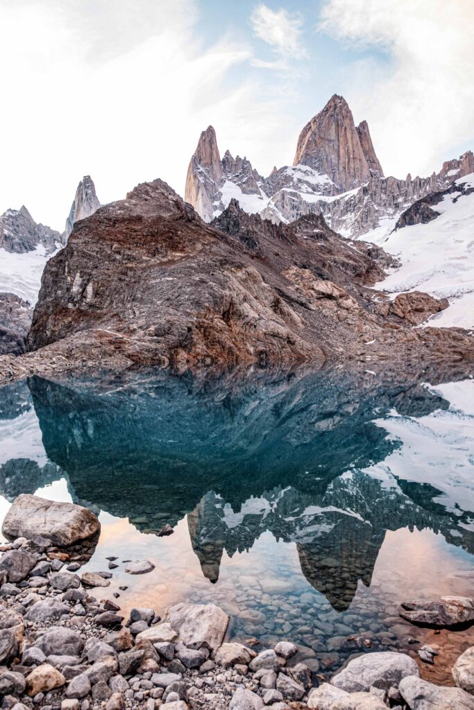 Aguja Poincenot und Cerro Chaltén in der Spiegelung der Laguna de los Tres