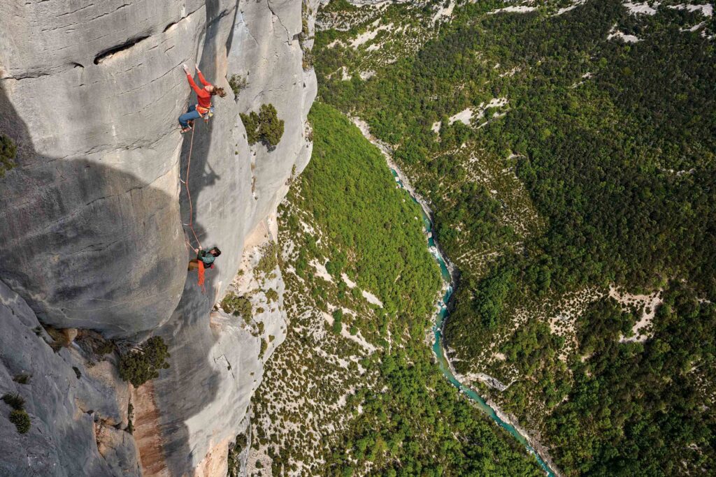 Im Verdon wurden die Mehrseillängenrouten großteils von oben eingebohrt.