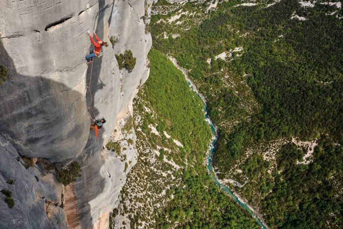 Im Verdon wurden die Mehrseillängenrouten großteils von oben eingebohrt.
