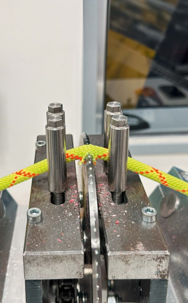 Versuchsaufbau der Seil-Schnittmaschine