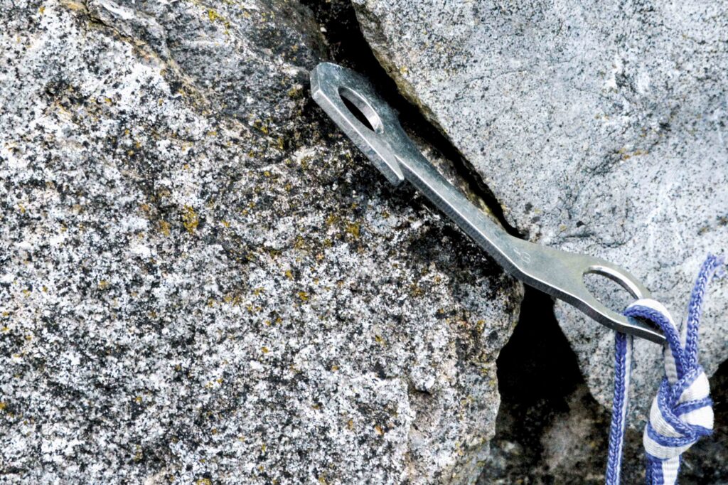 Stark schräger Riss. Dies begünstigt das Verkanten des Peckers