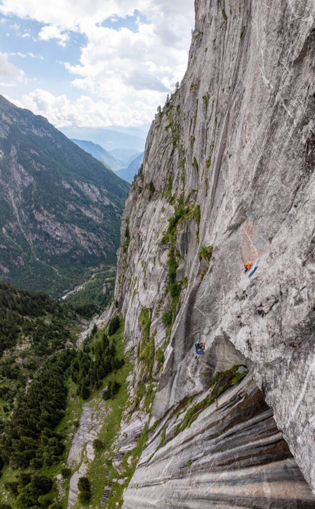 Felswand Joy Division am Torrione Qualido mit Blick ins Tal di Mello