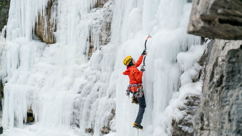Profi-Eiskletterin Angela VanWiemeersch