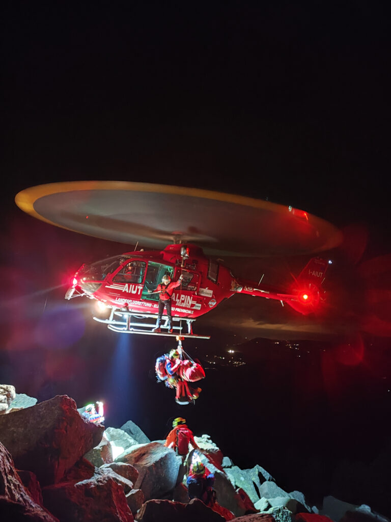 Bergrettung der Wache Kaltern per Heli in der Nacht