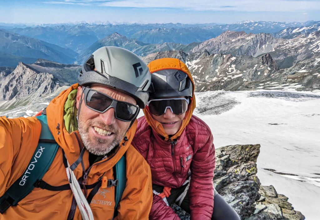 Gipfelfoto Vater und Jugendlicher Sohn