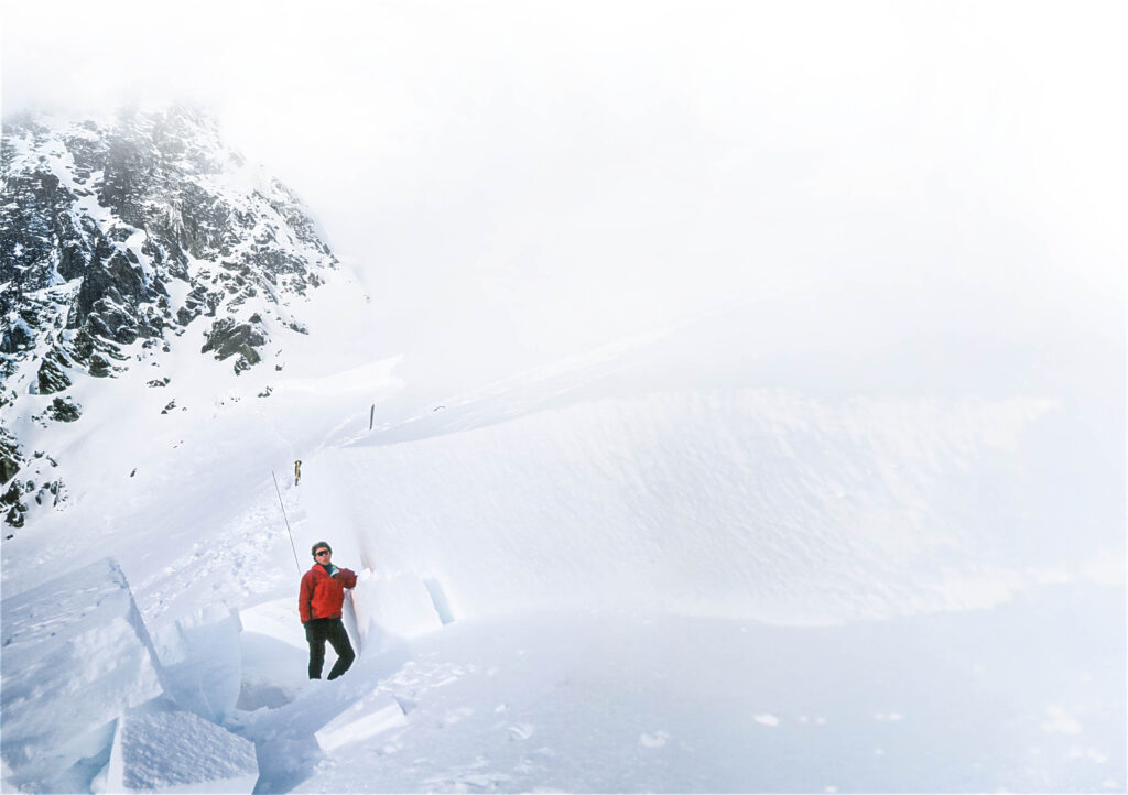 The more than 2m thick fraction line of the Class 3 (D3) La-Traviata avalanche