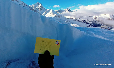 Dünne Frühwinterschneedecke im Sellrain.
