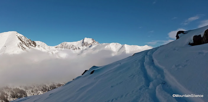 Verdeckte Steine im Hang - Achtung Verletzungsgefahr