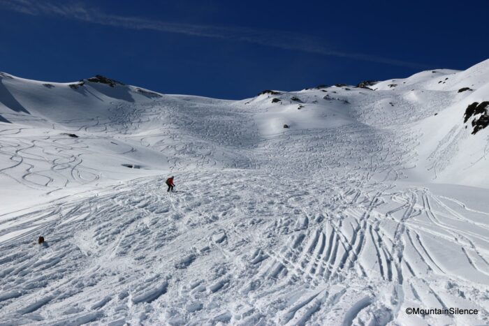 Skitourenpiste im Hauptkorridor auf einer Modetour. Foto: mountainsilence