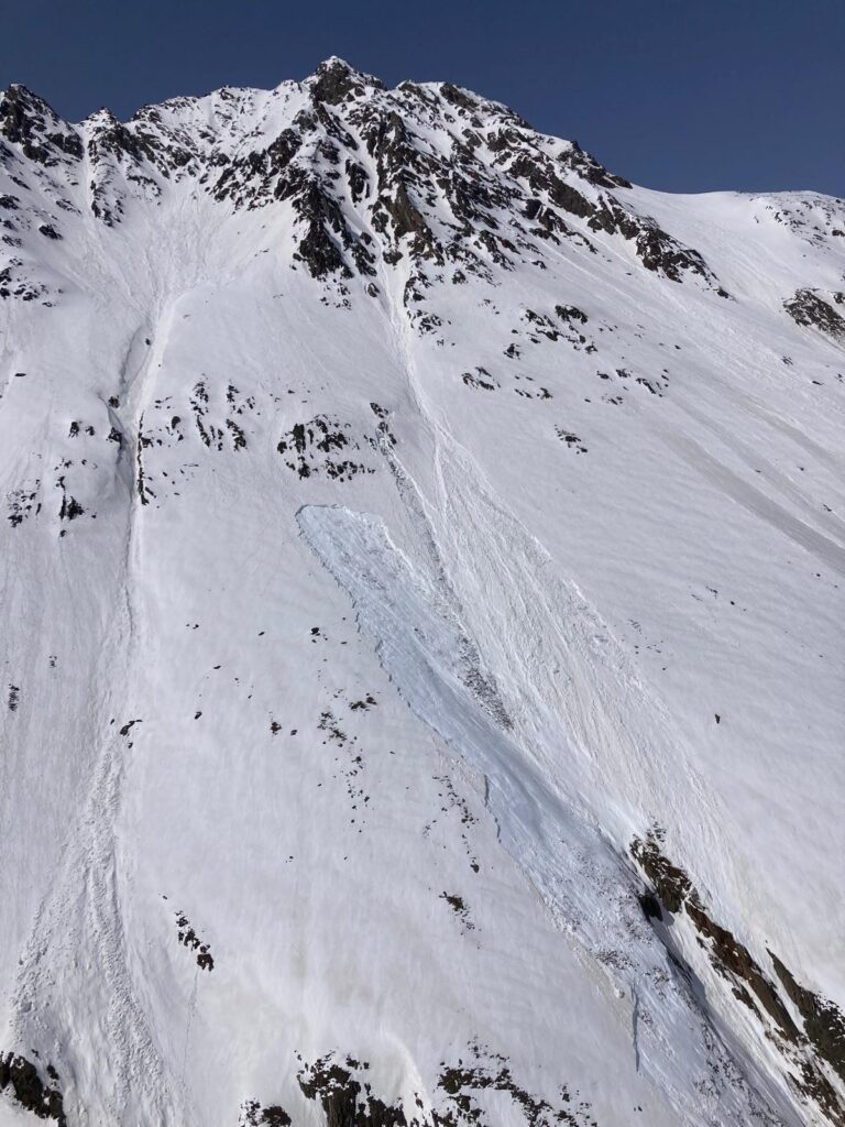 Nassschneelawine in Niederthai Oetztal