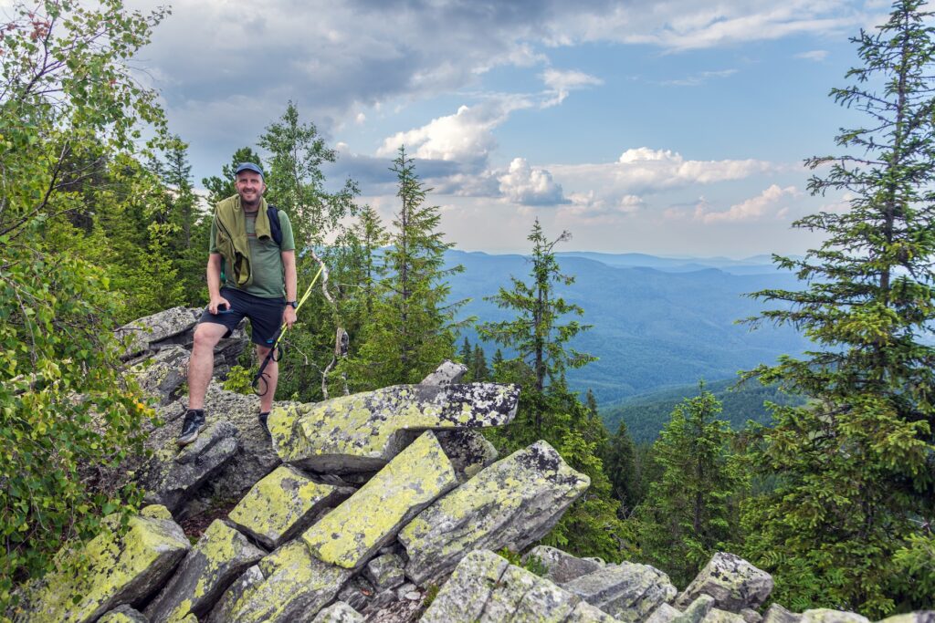 Autor Arnold Zimprich im Sommer 2025 in den Waldkarpaten. Foto: Taras Khimchak