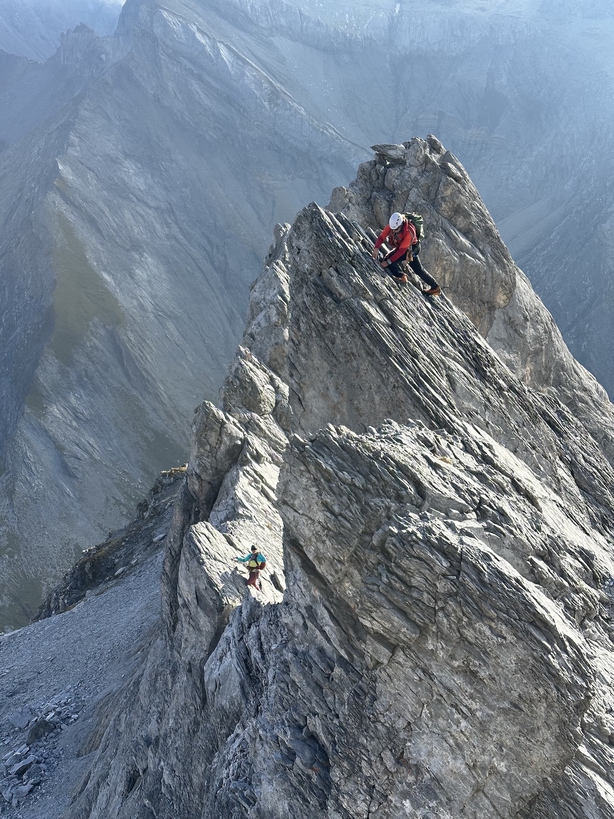 Vor allem beim Bergsteigen ist man praktisch immer weit weg von jeglicher bodengebundenen Rettung und fast immer auf den Helikopter angewiesen. Foto: Nicolas Büchi